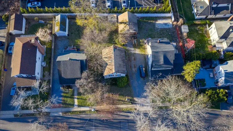 24 Dennis Street, Manhasset, NY 11030 - #3