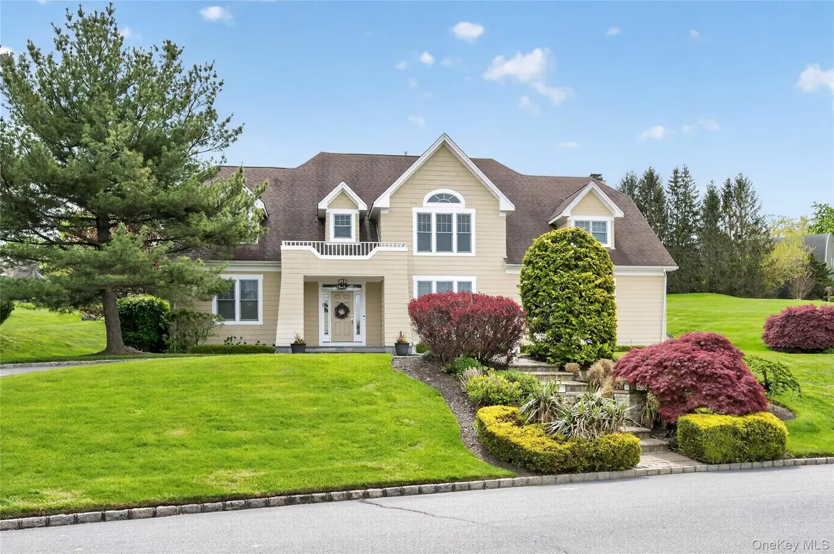 62 Pembroke Drive, Glen Cove, NY 11542 - #1