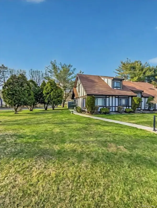 135 Fieldstone Court, Middle Island, NY 11953