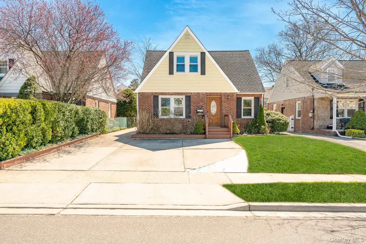 14 Milton Court, Rockville Centre, NY 11570 - #1