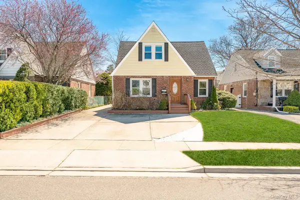 14 Milton Court, Rockville Centre, NY 11570