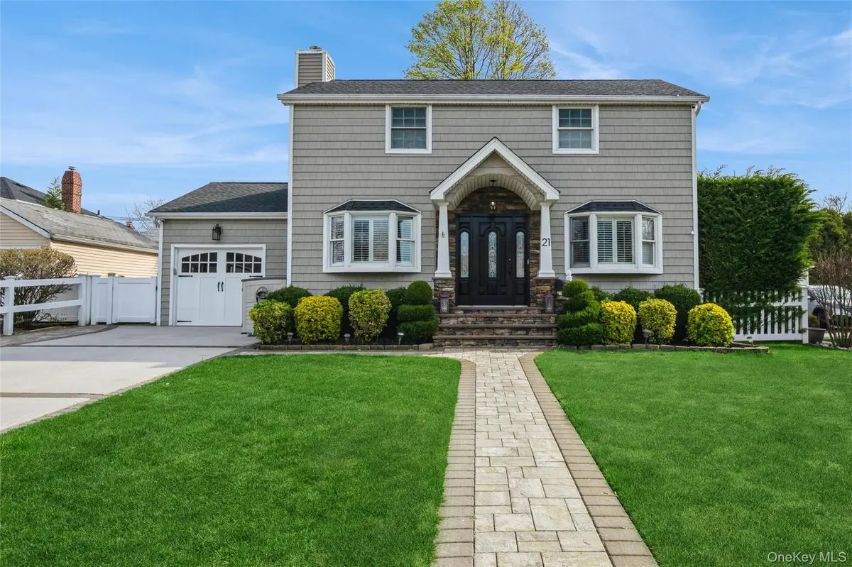 21 Crest Road E, North Merrick, NY 11566 - #1