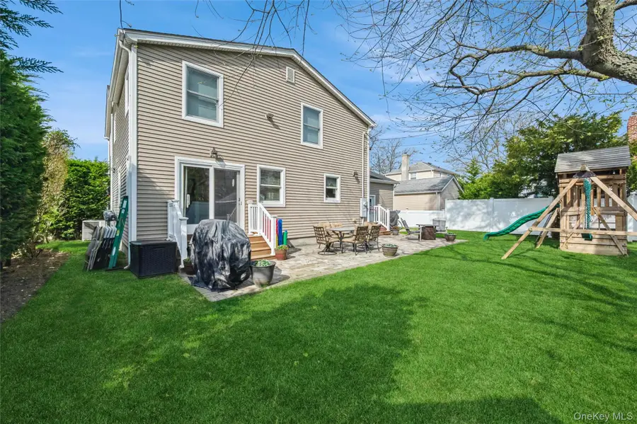 21 Crest Road E, North Merrick, NY 11566 - #3