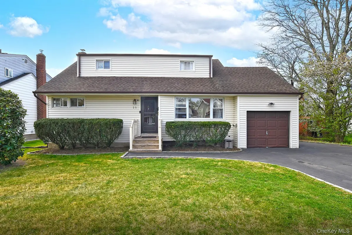 25 Lincoln Road N, Plainview, NY 11803 - #1