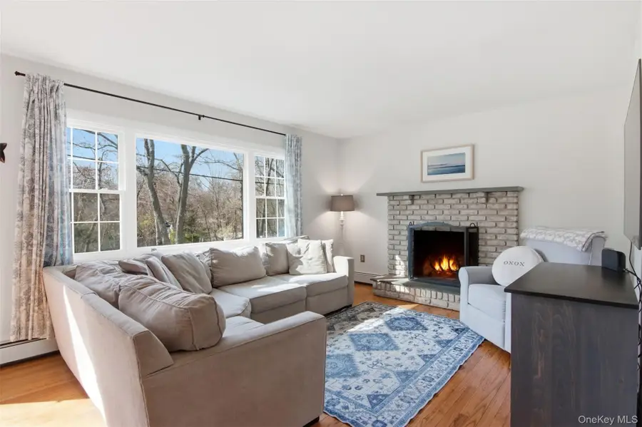 3 Triangle Drive, Setauket, NY 11733 - #2