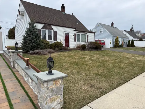 34 Quarry Lane, Levittown, NY 11756