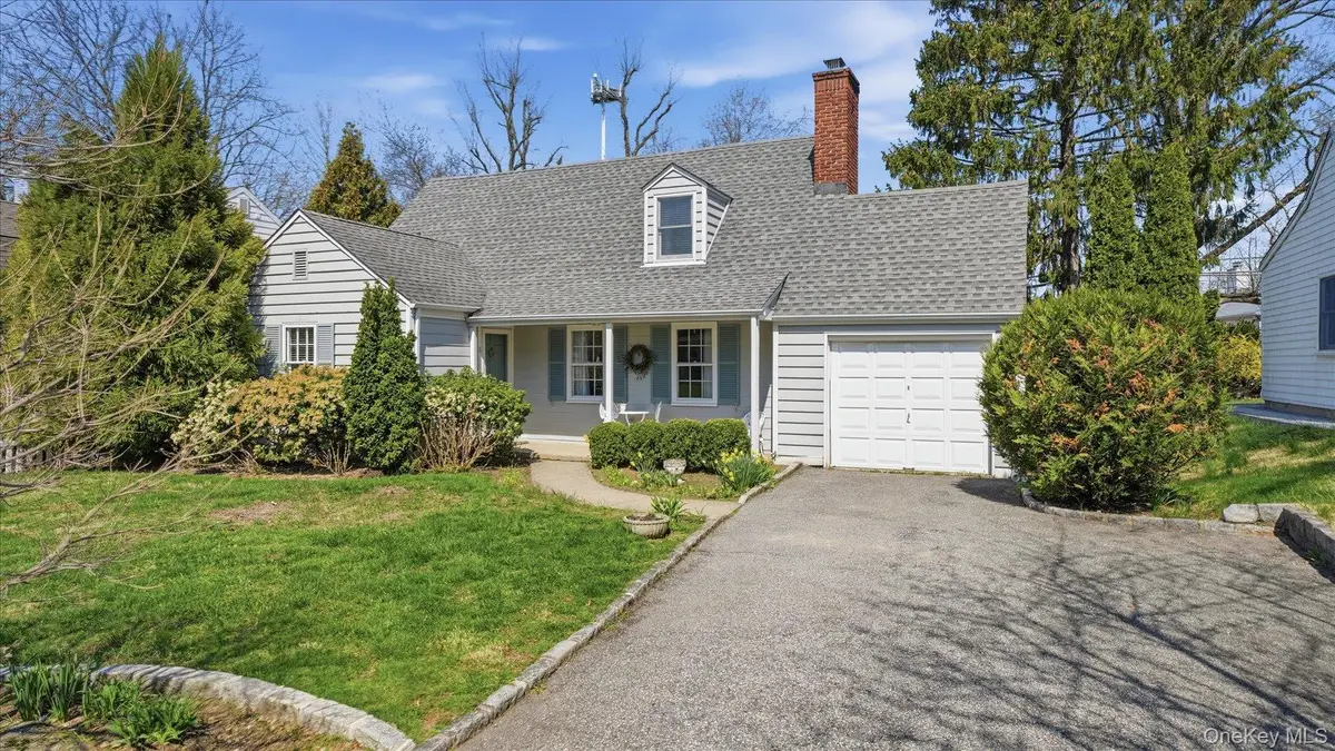 6 Derby Road, Port Washington, NY 11050 - #1