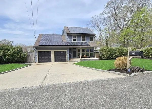 27 Ridgewood Avenue, Selden, NY 11784