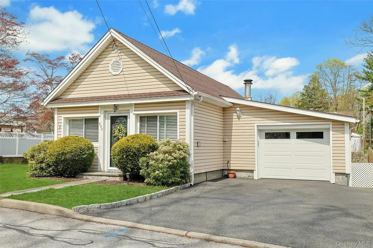 250 Catherine Street, Buchanan, NY 10511 - #1