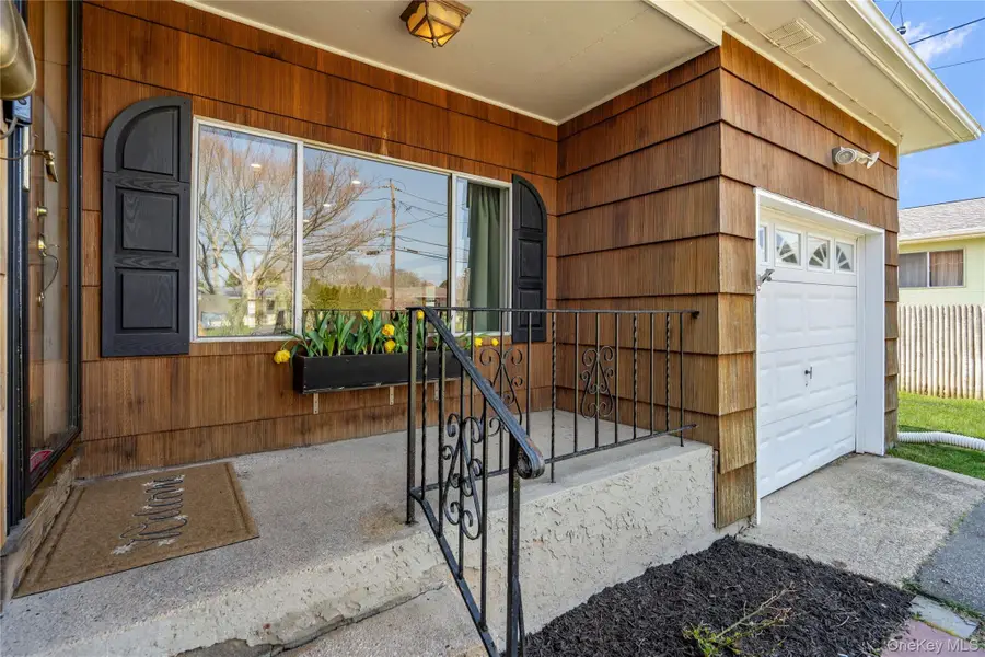 40 Bartley Lane, West Sayville, NY 11796 - #3