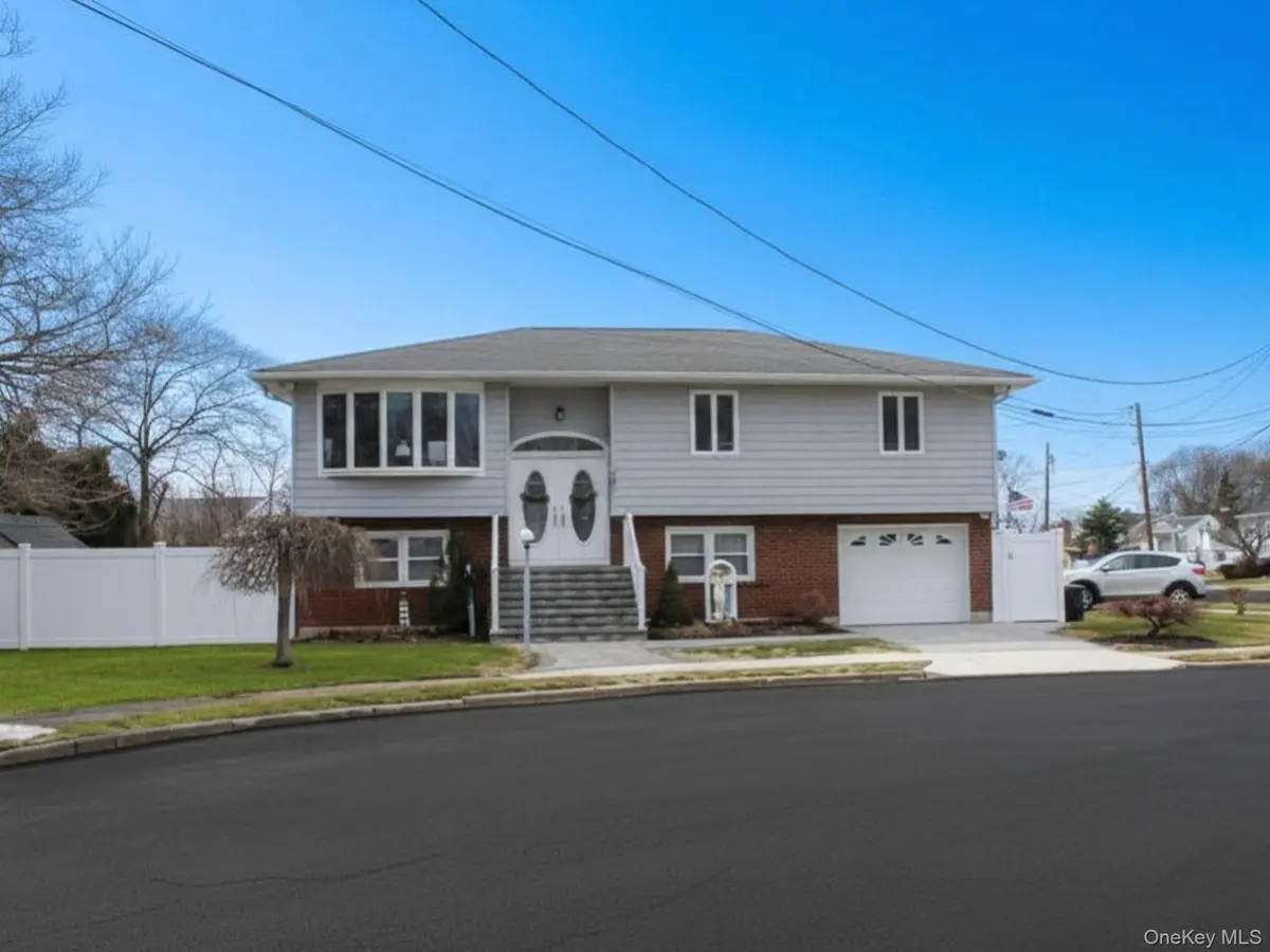 395 N Putnam Avenue, Lindenhurst, NY 11757 - #1