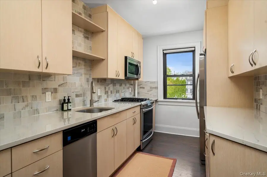 412 Munro Avenue #2H, Mamaroneck, NY 10543 - #2