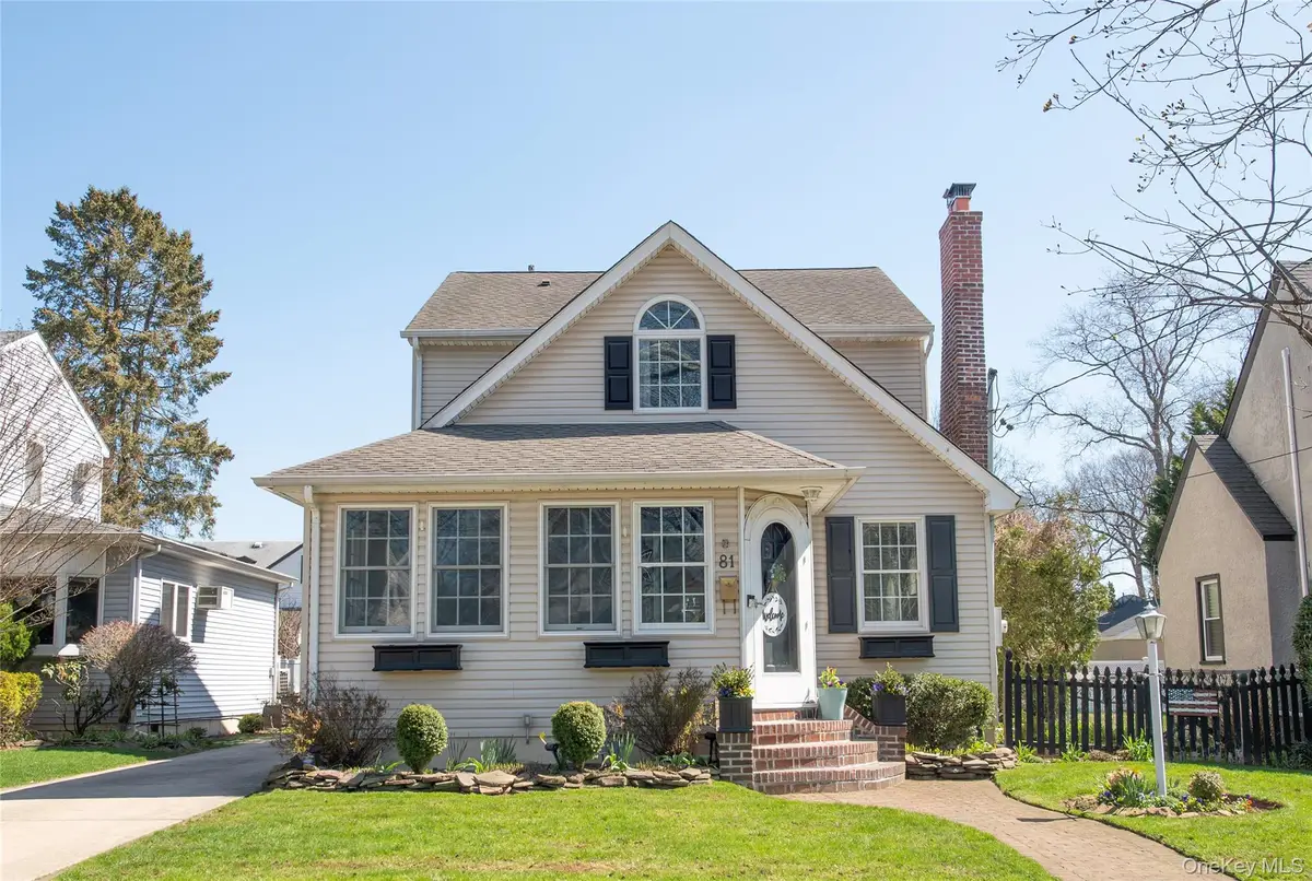 81 Chestnut Avenue, Floral Park, NY 11001 - #1