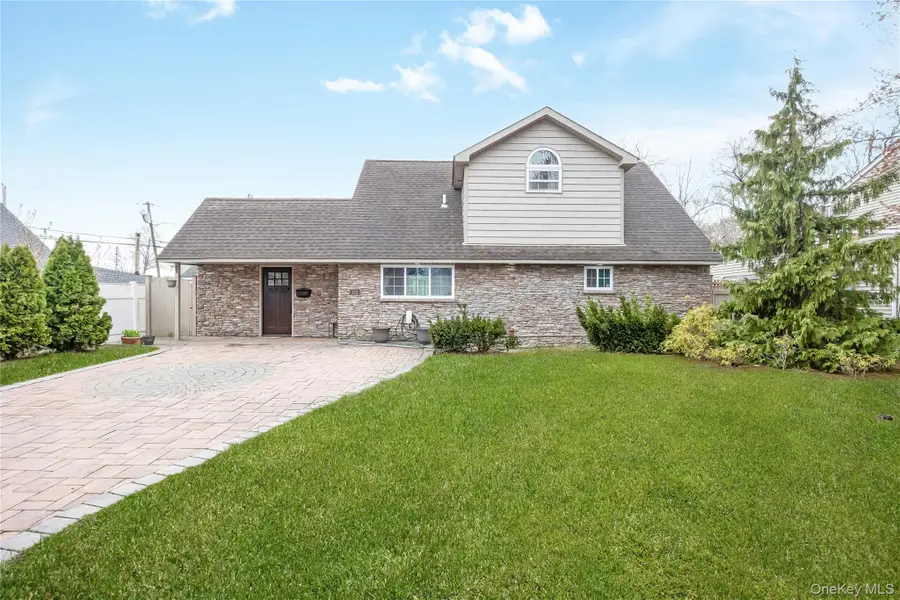 138 Rim Lane, Hicksville, NY 11801 - #3