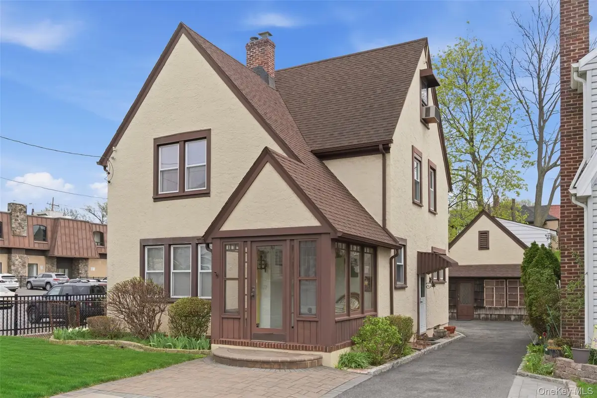 25 Iris Avenue, Floral Park, NY 11001 - #1