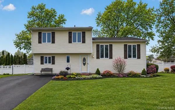 92 Nimbus Road, Holbrook, NY 11741