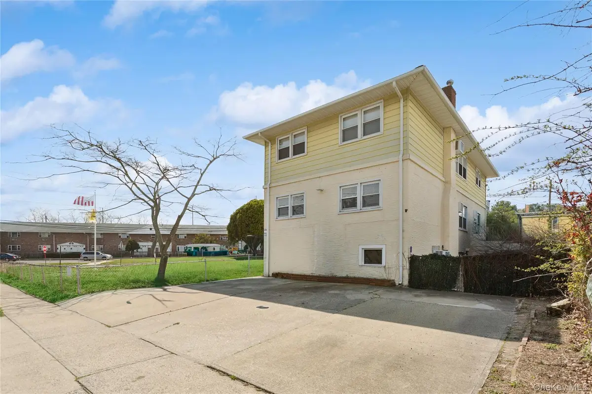 31 Julian Place, Island Park, NY 11558 - #1