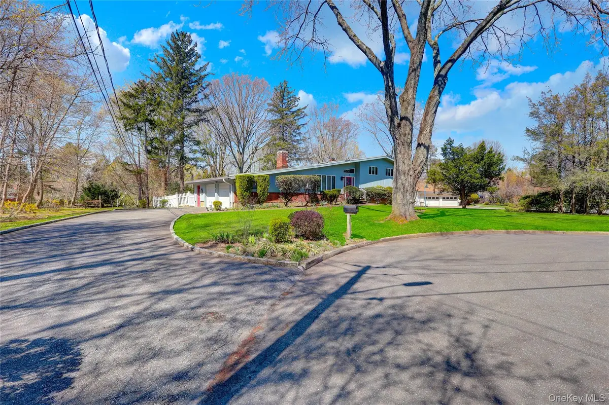 10 Laurie Place, Glen Cove, NY 11542 - #1