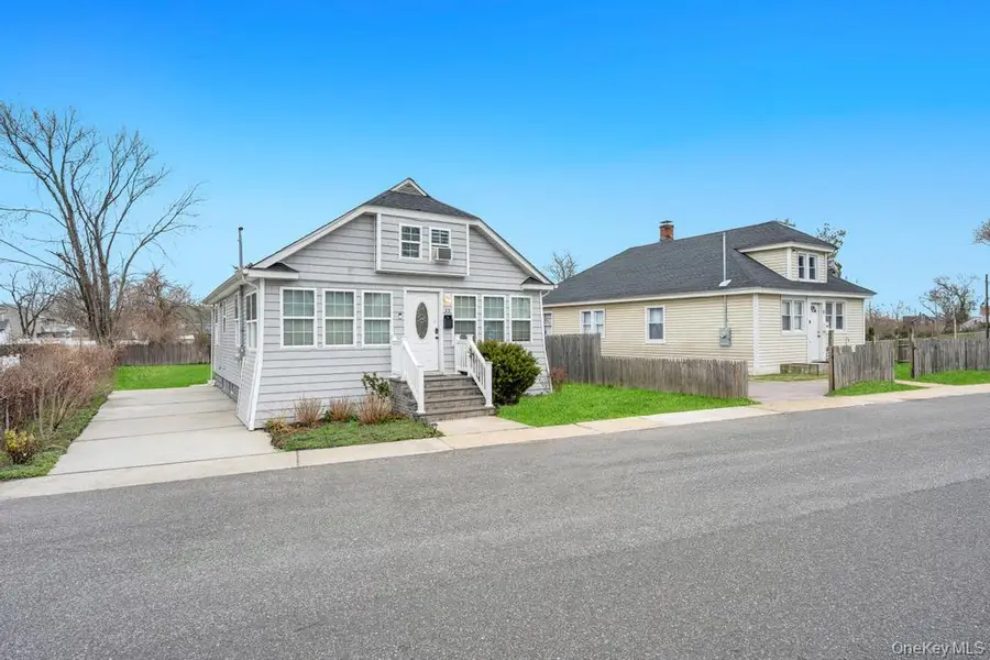 33 Center Avenue, Bay Shore, NY 11706 - #3