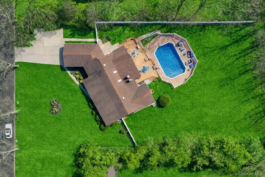 8 Penn Drive, Dix Hills, NY 11746 - #2