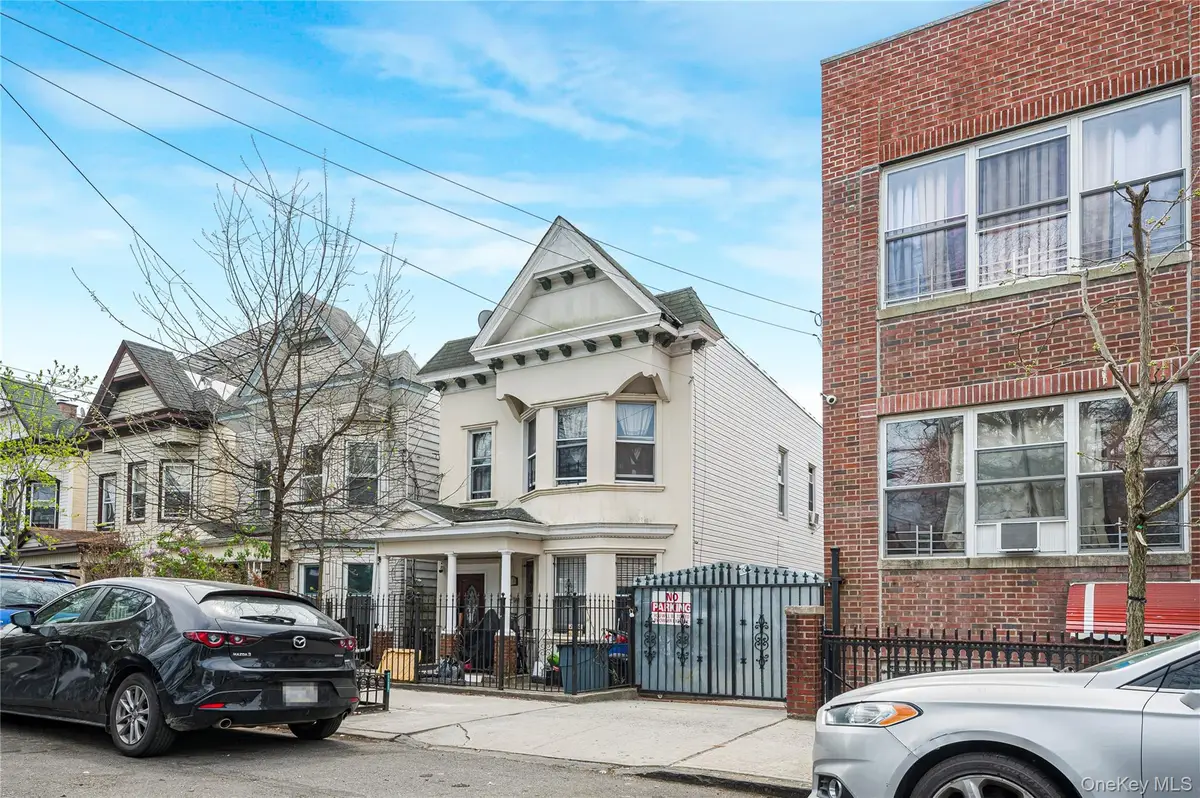 748 E 225 Street, Bronx, NY 10466 - #1