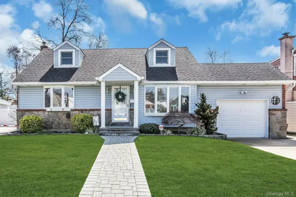 991 Ferngate Drive, Franklin Square, NY 11010