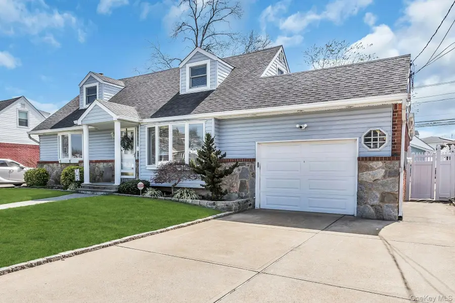 991 Ferngate Drive, Franklin Square, NY 11010 - #2