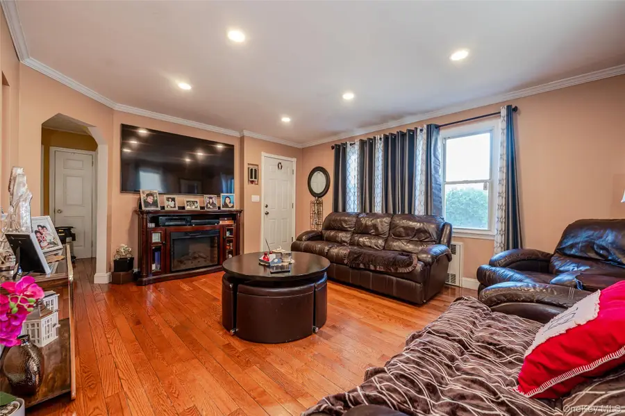 126 Scranton Avenue, Lynbrook, NY 11563 - #2