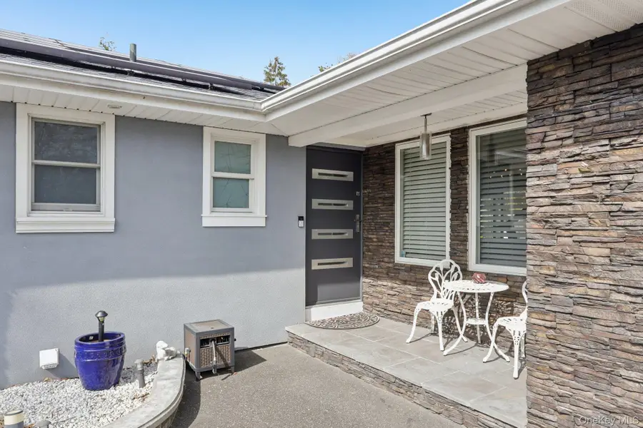 11 Mid Place, Bohemia, NY 11716 - #3