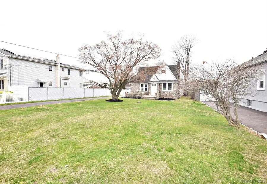 229 14th Street, West Babylon, NY 11704 - #3