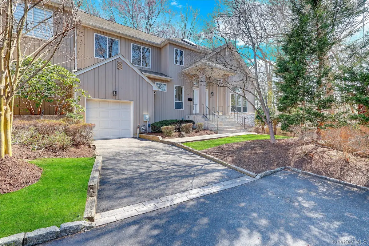 26 Stone Gate Court, Smithtown, NY 11787 - #1
