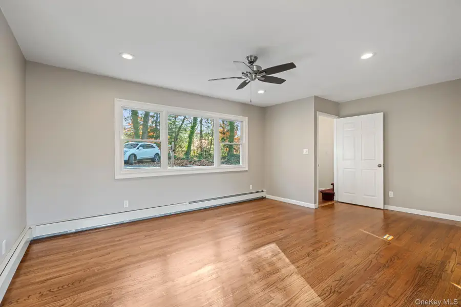 29 Potter Lane, Halesite, NY 11743 - #3