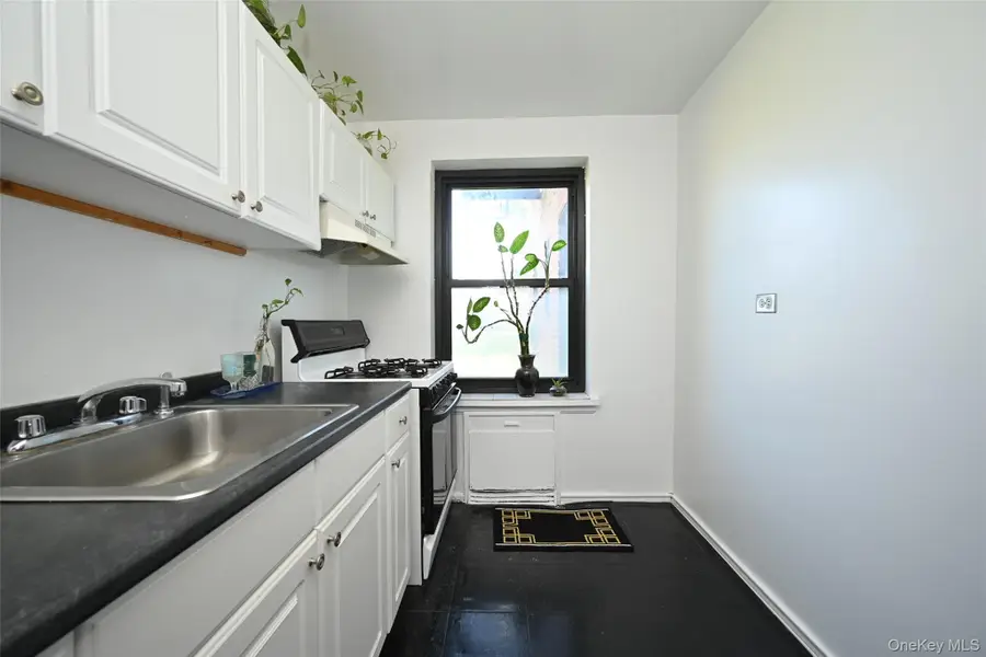 73-11 Bell Boulevard #1F, Oakland Gardens, NY 11364 - #3