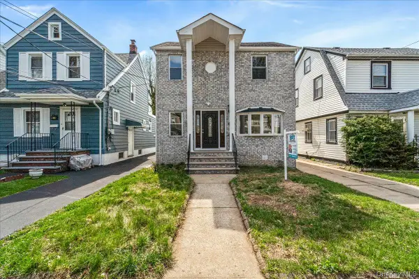 90-34 205th Street, Hollis, NY 11423