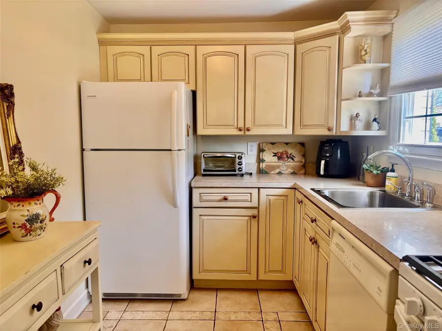 31-36 Wilshire Ln #31-36, Oakdale, NY 11769 - #3