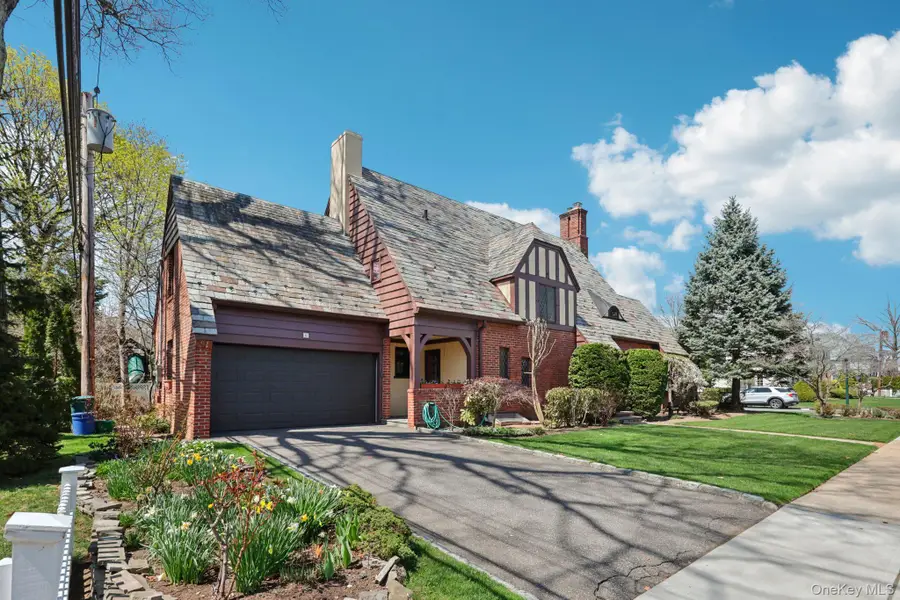 12 Sutton Place, Rockville Centre, NY 11570 - #2