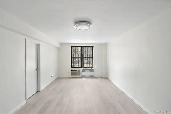 86-04 Grand Ave #2D, Elmhurst, NY 11373