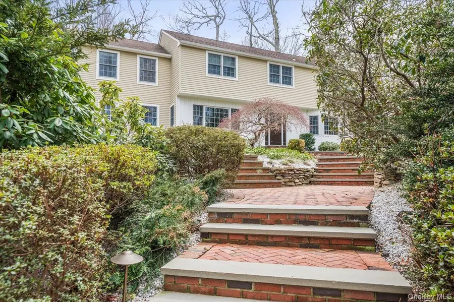 4 Springwood Path, Syosset, NY 11791 - #3