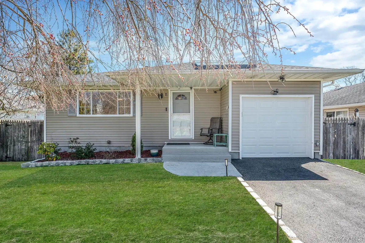 7 Hollywood Drive, Shirley, NY 11967 - #1