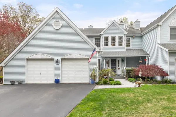 204 Mountain Ridge Drive #204, Mount Sinai, NY 11766