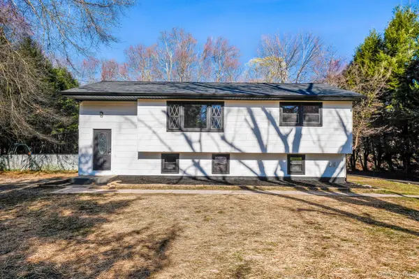 15 Whiteford Drive, Pleasant Valley, NY 12569