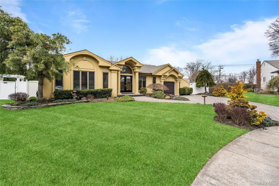 12 Kingswood Circle, Old Bethpage, NY 11804 - #2