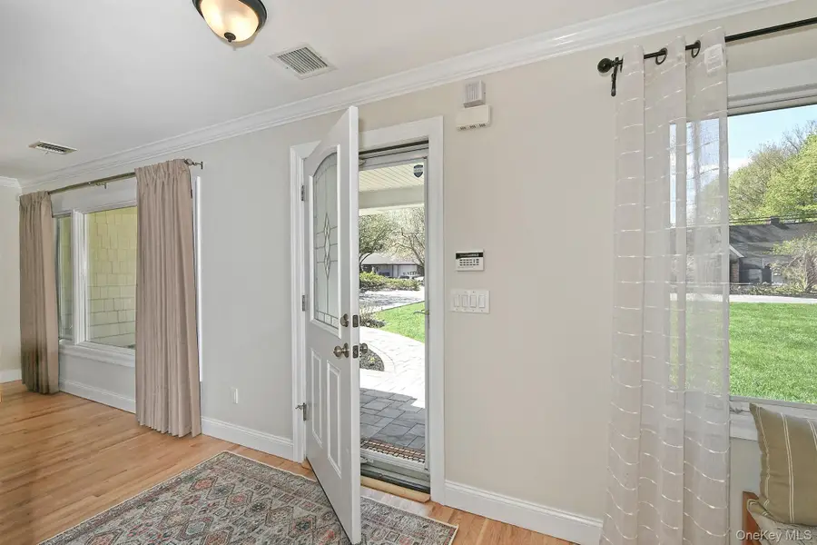 51 Fairfields Lane, Huntington Station, NY 11746 - #3