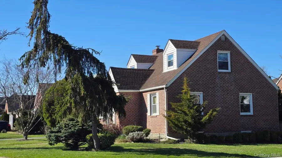 39 Lipton Lane, Williston Park, NY 11596 - #2