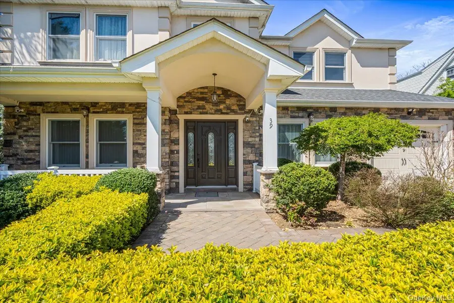 39 Coolidge Avenue, Roslyn Heights, NY 11577 - #3