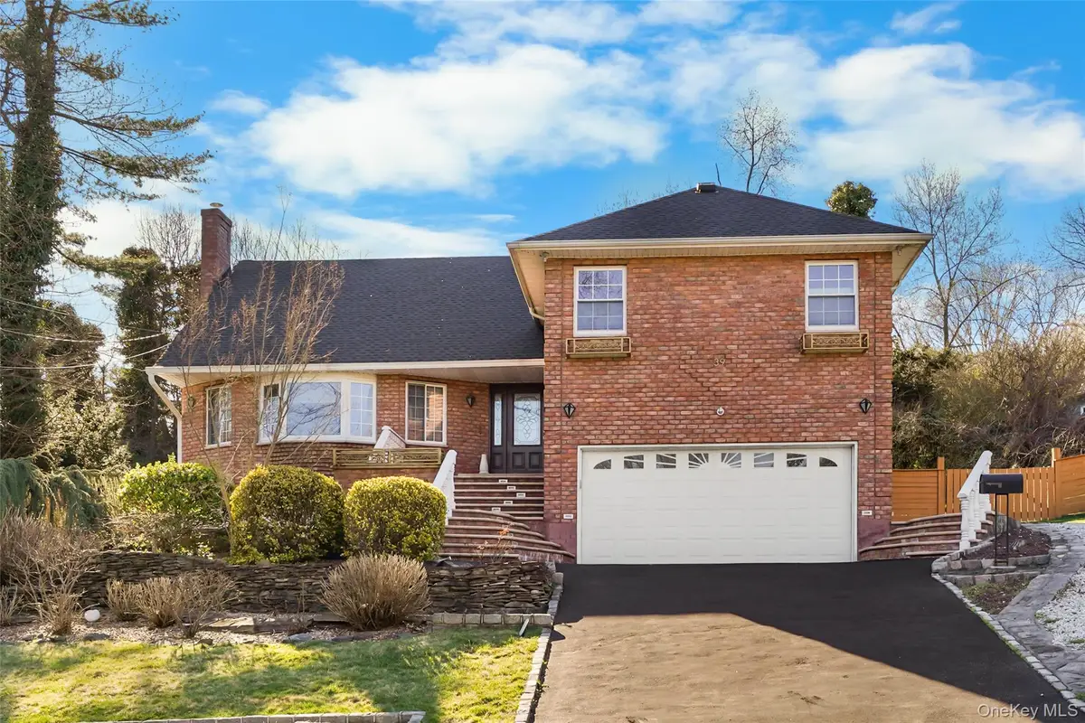 39 Oakdale Road, Roslyn Heights, NY 11577 - #1