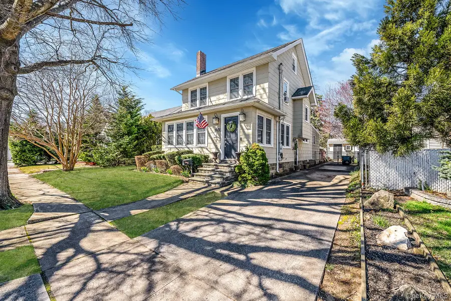 33 Harding Avenue, Lynbrook, NY 11563 - #2