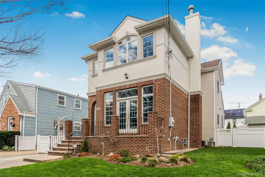 813 5th Avenue, New Hyde Park, NY 11040 - #2