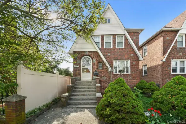 2445 Yates Avenue, Bronx, NY 10469