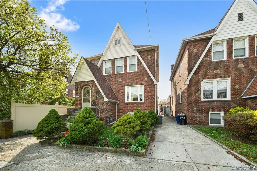 2445 Yates Avenue, Bronx, NY 10469 - #2